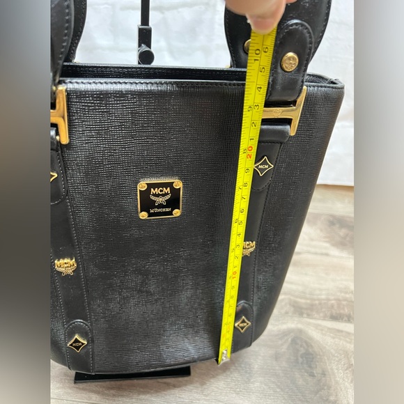 ❤️RARE❤️ MCM Authentic Bucket Bag with small purse inside - Picture 11 of 11